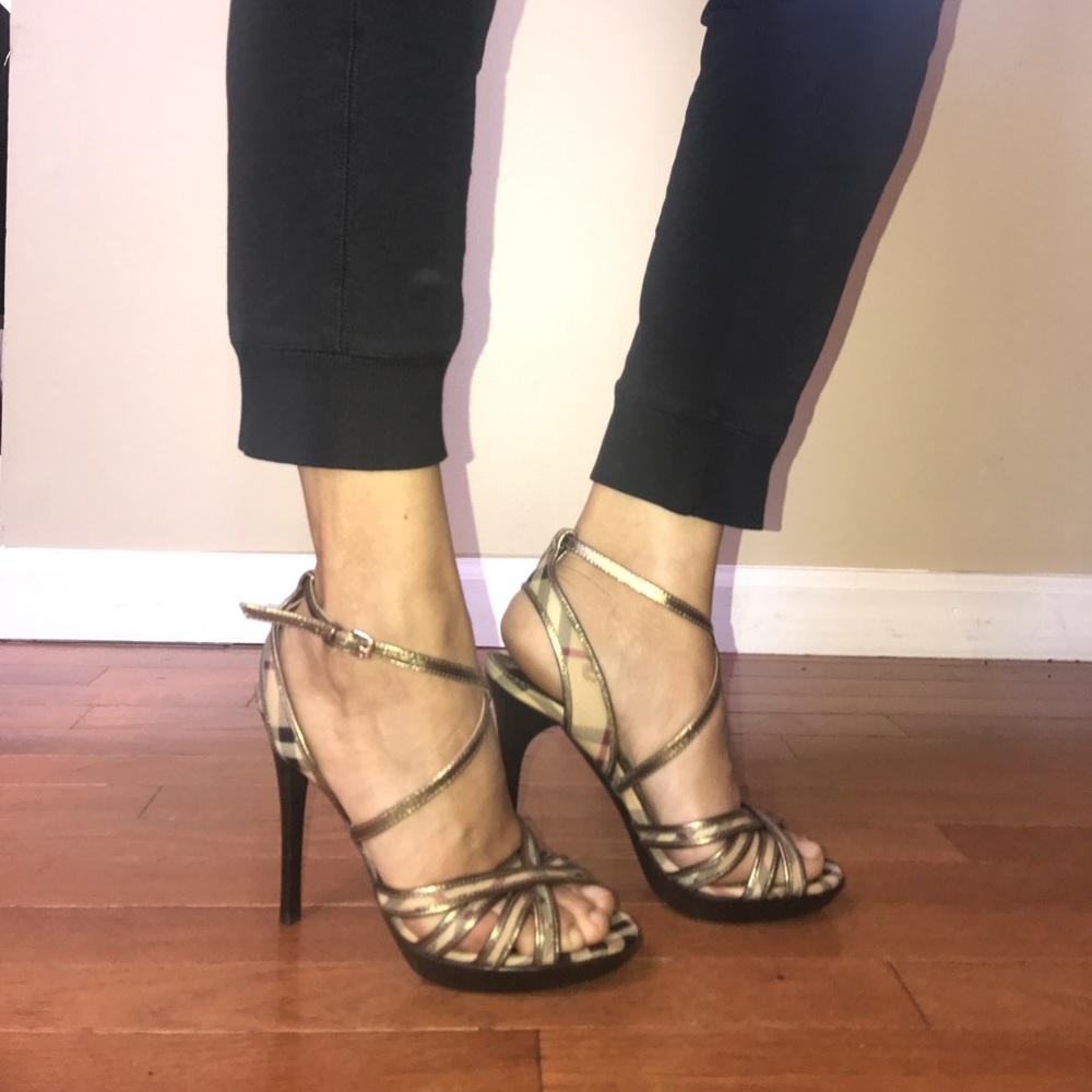 Burberry gold shoes size 6 1/2